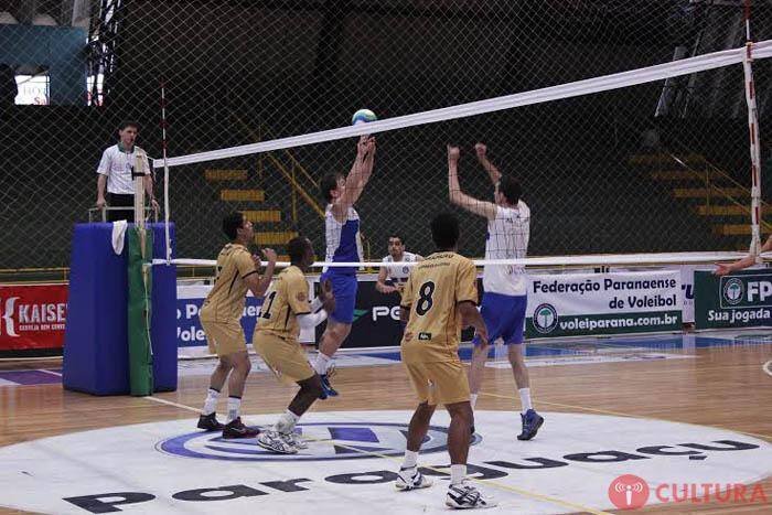 Foz do Iguaçu Voleibol feminino vence e elimina Curitiba no tie-break –  Rádio Cultura Foz – AM 820