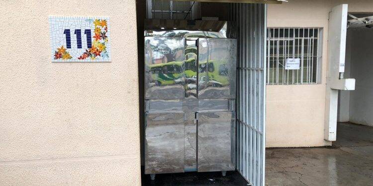 Nova geladeira coletiva é instalada na Assistência Social