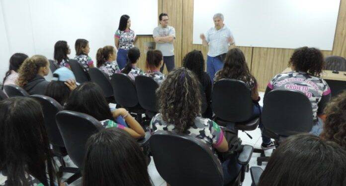 IDESF participa de projeto educativo para adolescentes da Comunidade do Bubas