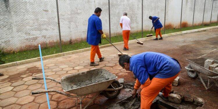 Paraná tem o segundo maior número de presos trabalhando