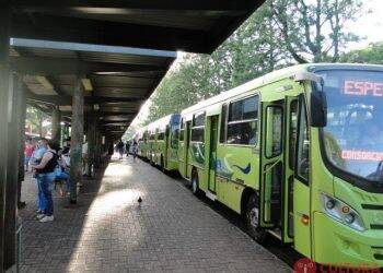 Trabalhadores do transporte coletivo confirmam greve nesta terça-feira, 30