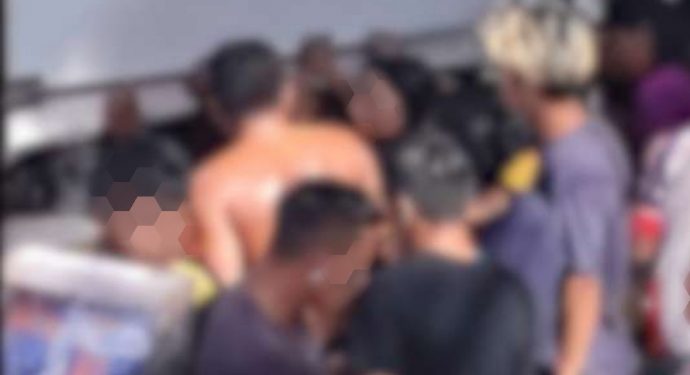 Caminhão carregado com 16 toneladas de frango é saqueado na BR-277