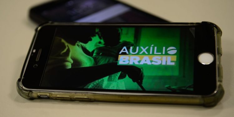 Caixa paga Auxílio Brasil a beneficiários com NIS final 3