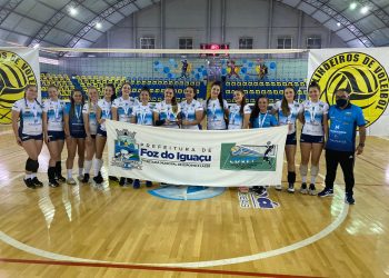 Foz do Iguaçu Voleibol feminino vence e elimina Curitiba no tie-break –  Rádio Cultura Foz – AM 820