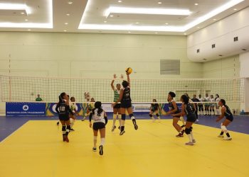 Foz do Iguaçu Voleibol feminino vence e elimina Curitiba no tie-break –  Rádio Cultura Foz – AM 820