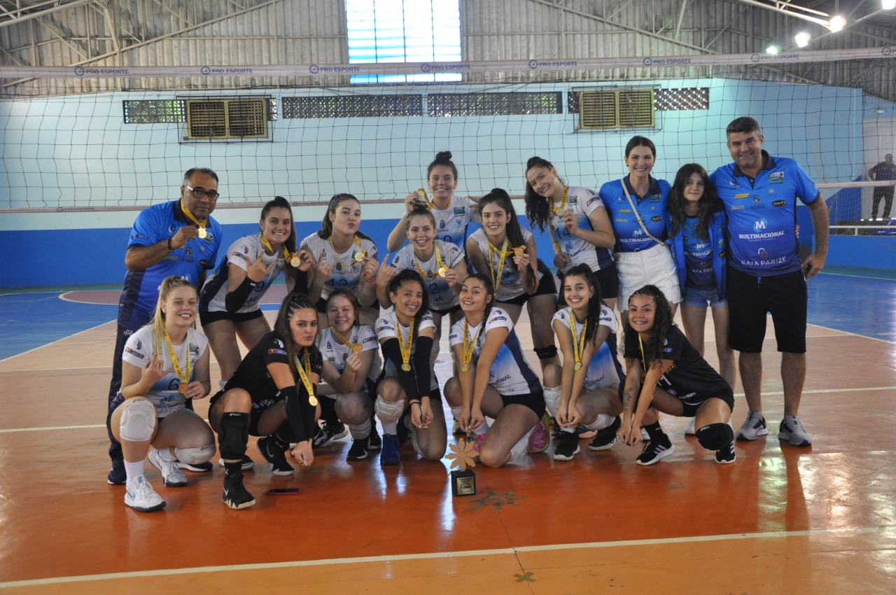 Santa Helena fica vice-campeã de competição de voleibol em Formosa do Oeste