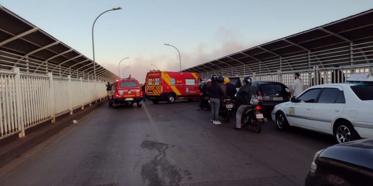 Acidente interrompe trânsito na Ponte da Amizade