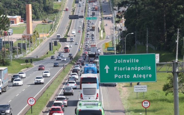 BR-277 foi liberada parcialmente na tarde desta quarta-feira